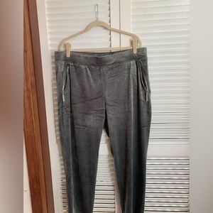 Chicos Zenergy Gray & Metallic XL Velour Set
